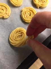 3. oblikovanje testa  s pomočjo prstov